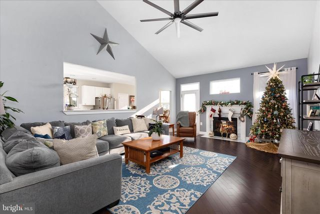 138 BARKSDALE DR, Charles Town, WV 25414