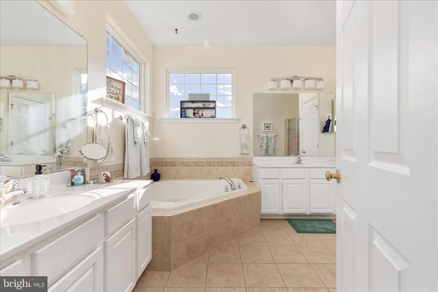 138 BARKSDALE DR, Charles Town, WV 25414