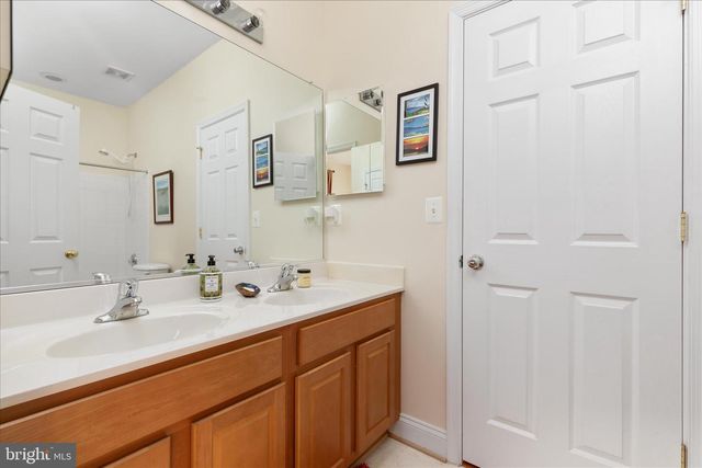 138 BARKSDALE DR, Charles Town, WV 25414