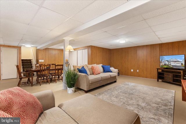 138 BARKSDALE DR, Charles Town, WV 25414