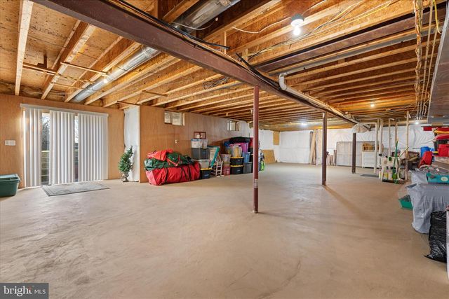 138 BARKSDALE DR, Charles Town, WV 25414