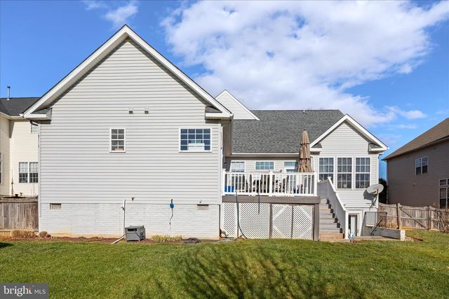 138 BARKSDALE DR, Charles Town, WV 25414