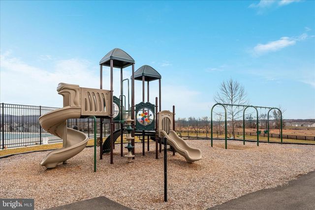 138 BARKSDALE DR, Charles Town, WV 25414