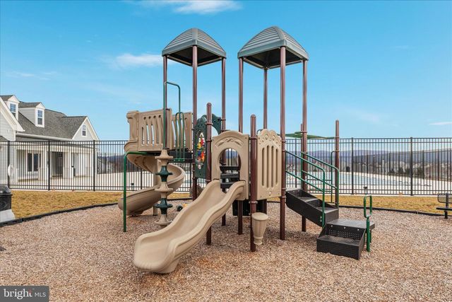 138 BARKSDALE DR, Charles Town, WV 25414