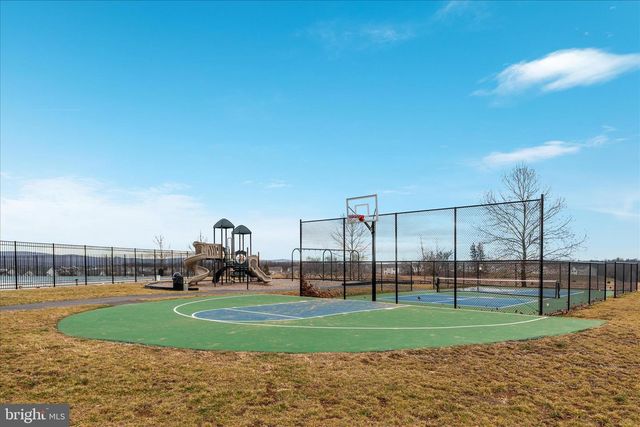 138 BARKSDALE DR, Charles Town, WV 25414