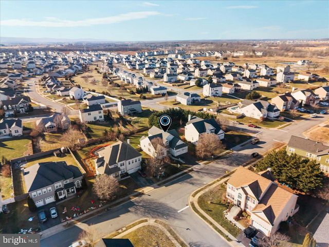 138 BARKSDALE DR, Charles Town, WV 25414