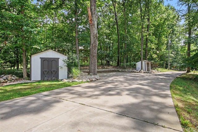 7373 Thornapple Dales Drive, Alto, MI 49302