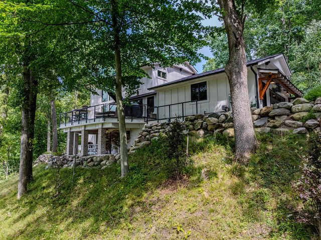 7373 Thornapple Dales Drive, Alto, MI 49302