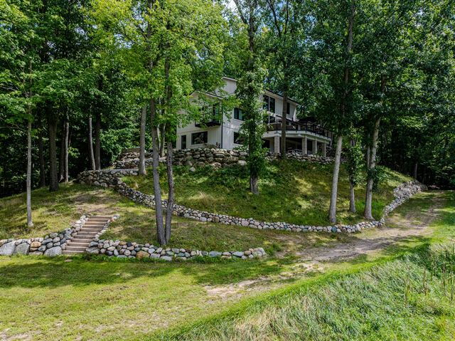 7373 Thornapple Dales Drive, Alto, MI 49302