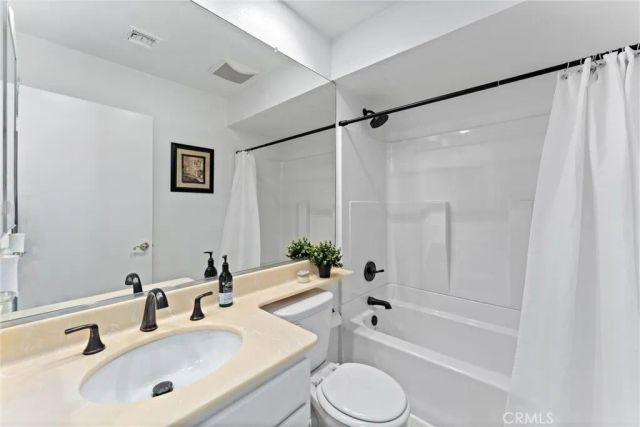 1340 Glenwood Road 28, Glendale, CA 91201