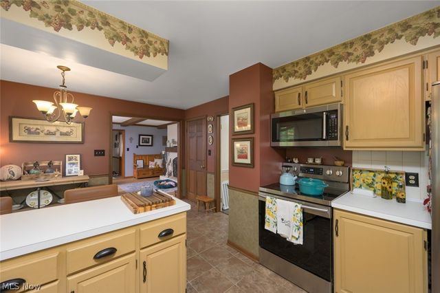 7749 Silver Fox Drive, Youngstown, OH 44512