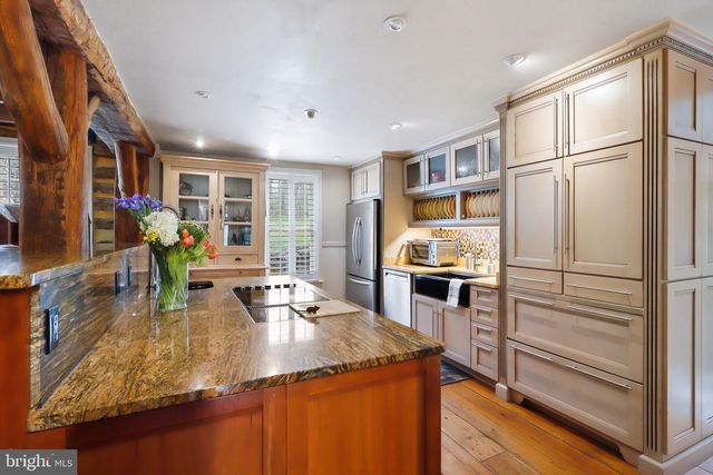 37275 CHARLES TOWN PIKE, Hillsboro, VA 20132