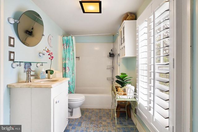 37275 CHARLES TOWN PIKE, Hillsboro, VA 20132