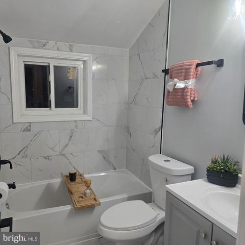 807 50TH PL NE, Washington, DC 20019