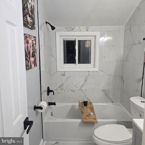 807 50TH PL NE, Washington, DC 20019