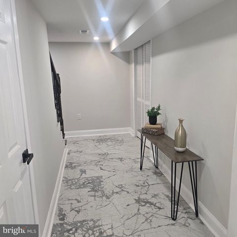 807 50TH PL NE, Washington, DC 20019