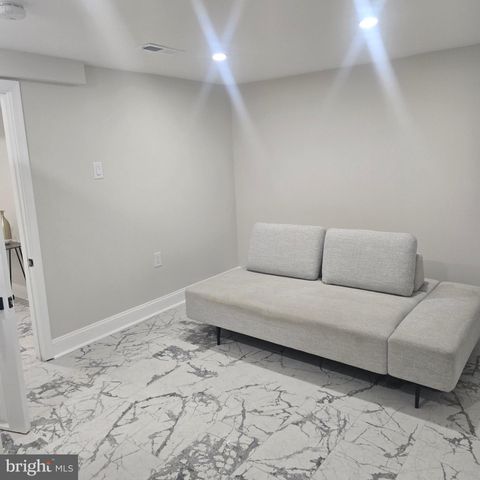 807 50TH PL NE, Washington, DC 20019