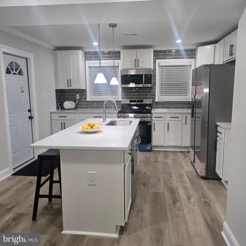 807 50TH PL NE, Washington, DC 20019