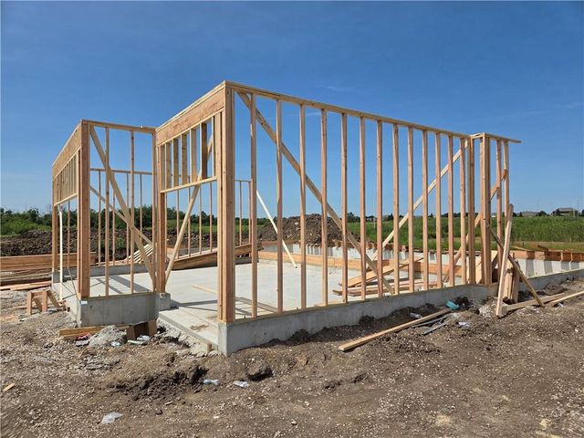 17486 W 169th Terrace, Olathe, KS 66062