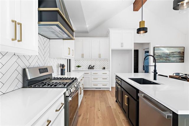 17486 W 169th Terrace, Olathe, KS 66062