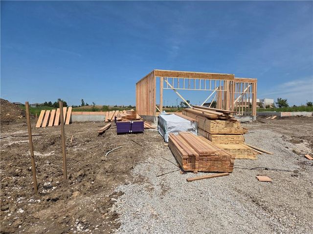 17486 W 169th Terrace, Olathe, KS 66062
