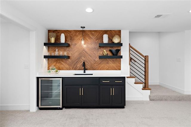 17486 W 169th Terrace, Olathe, KS 66062