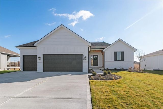 17486 W 169th Terrace, Olathe, KS 66062