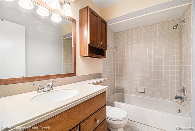 521 Oxford Court, Rochester Hills, MI 48307