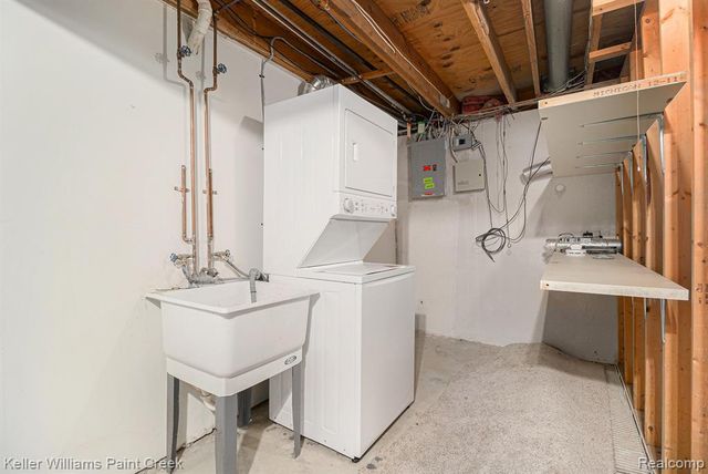 521 Oxford Court, Rochester Hills, MI 48307