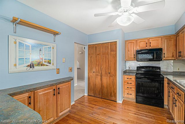 521 Oxford Court, Rochester Hills, MI 48307