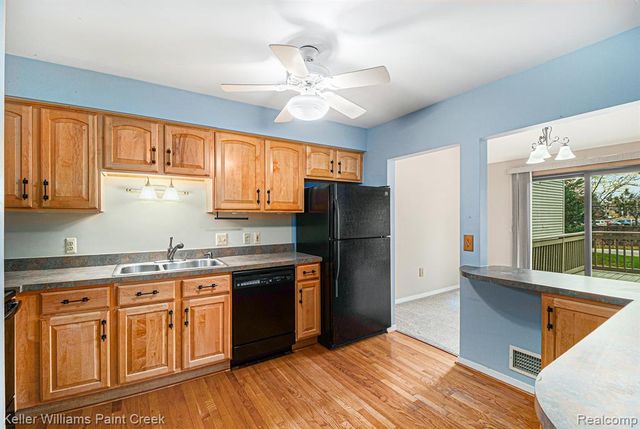 521 Oxford Court, Rochester Hills, MI 48307