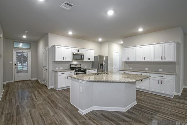 34273 Garnet Lake Dr, Walker, LA 70785