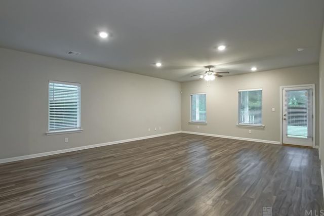 34273 Garnet Lake Dr, Walker, LA 70785