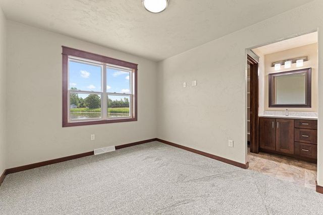 5319 FENCELINE LANE, Omro, WI 54963