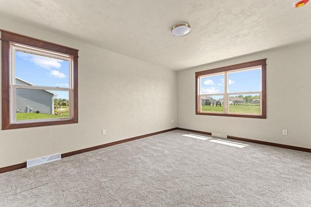 5319 FENCELINE LANE, Omro, WI 54963