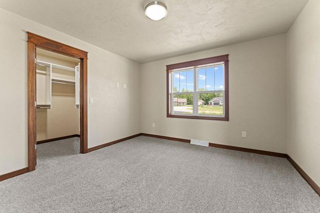 5319 FENCELINE LANE, Omro, WI 54963