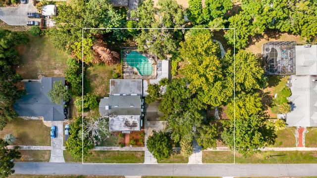127 E LAUREL AVENUE, Howey In The Hills, FL 34737