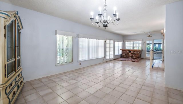 127 E LAUREL AVENUE, Howey In The Hills, FL 34737