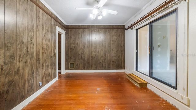 127 E LAUREL AVENUE, Howey In The Hills, FL 34737