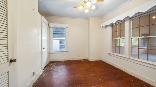 127 E LAUREL AVENUE, Howey In The Hills, FL 34737