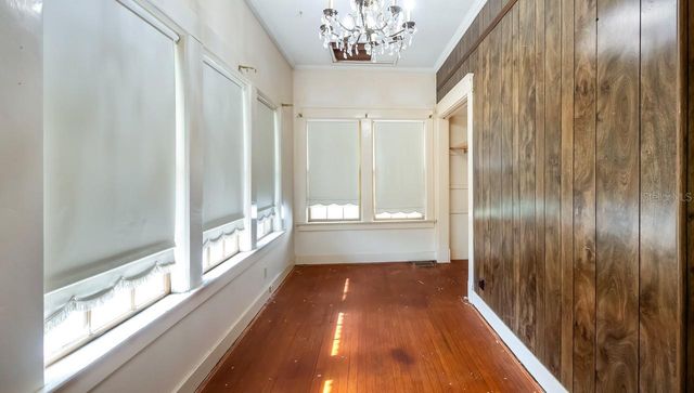 127 E LAUREL AVENUE, Howey In The Hills, FL 34737