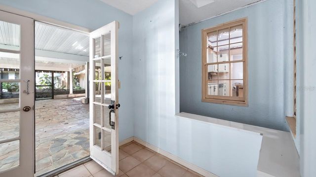 127 E LAUREL AVENUE, Howey In The Hills, FL 34737
