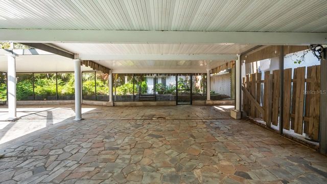 127 E LAUREL AVENUE, Howey In The Hills, FL 34737
