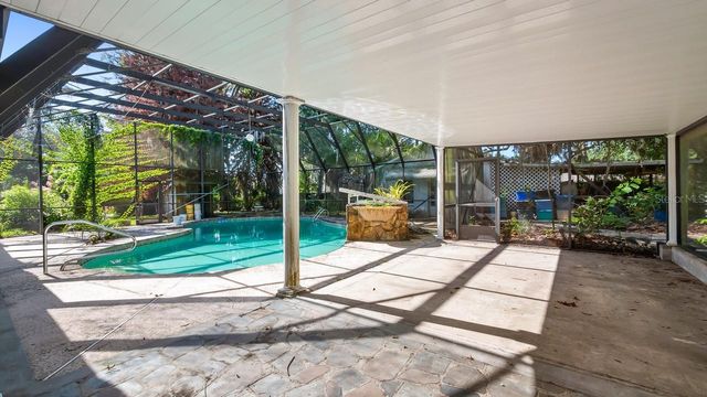 127 E LAUREL AVENUE, Howey In The Hills, FL 34737