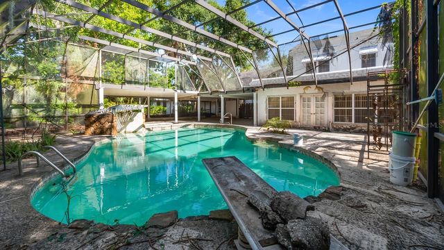 127 E LAUREL AVENUE, Howey In The Hills, FL 34737