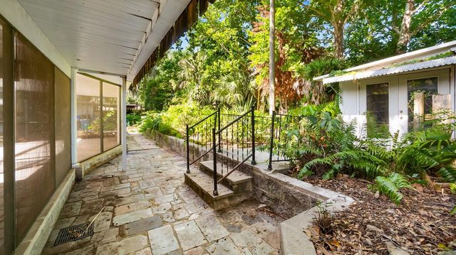 127 E LAUREL AVENUE, Howey In The Hills, FL 34737