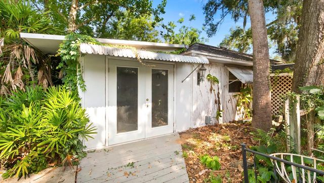 127 E LAUREL AVENUE, Howey In The Hills, FL 34737