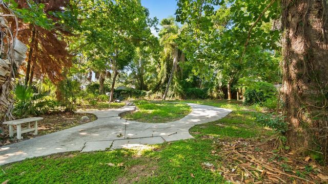 127 E LAUREL AVENUE, Howey In The Hills, FL 34737