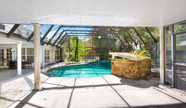 127 E LAUREL AVENUE, Howey In The Hills, FL 34737