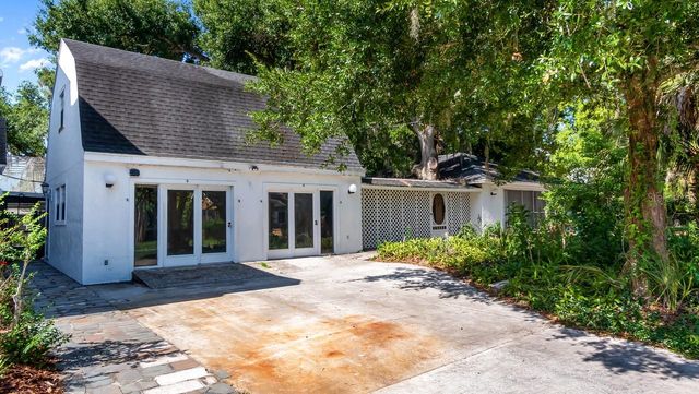 127 E LAUREL AVENUE, Howey In The Hills, FL 34737
